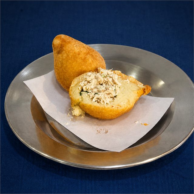 Coxinha da Pastelaria Aurora.