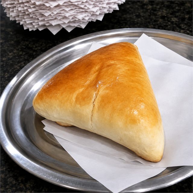Esfiha da Pastelaria Aurora.